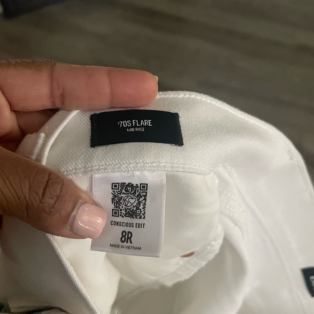 Women’s Express White Jeans Mid Rise 70’s Flare
